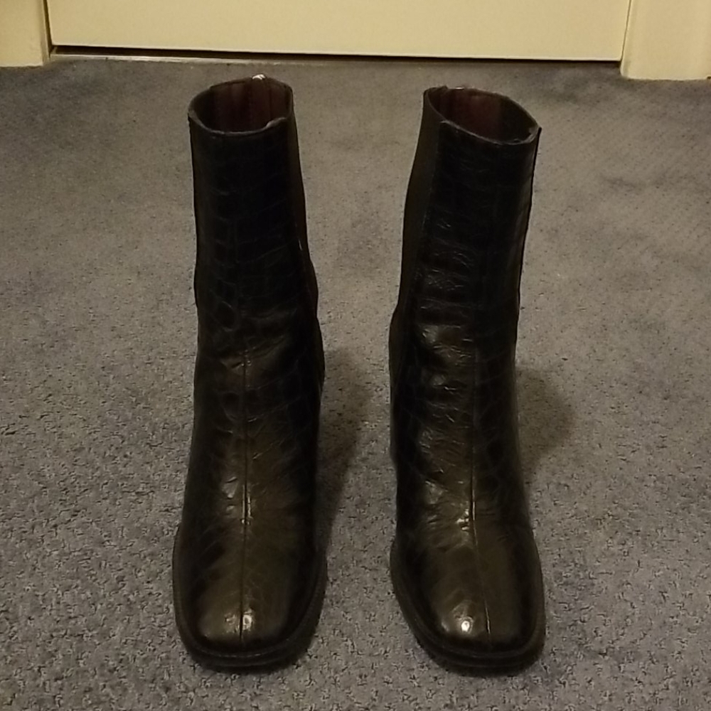 TOPSHOP Genuine Leather Heeled Chelsea Boots